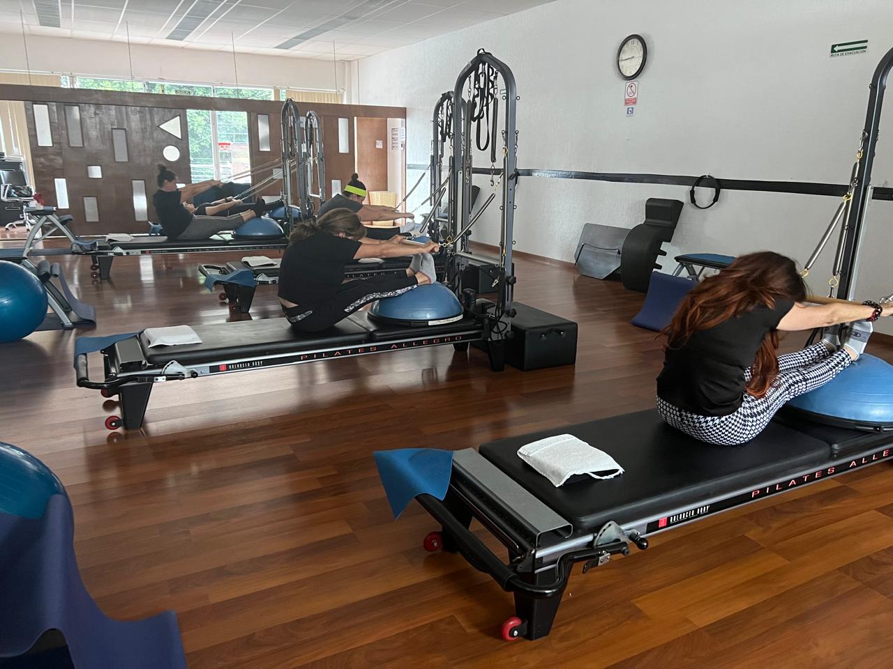 Clase con pelotas de estabilidad