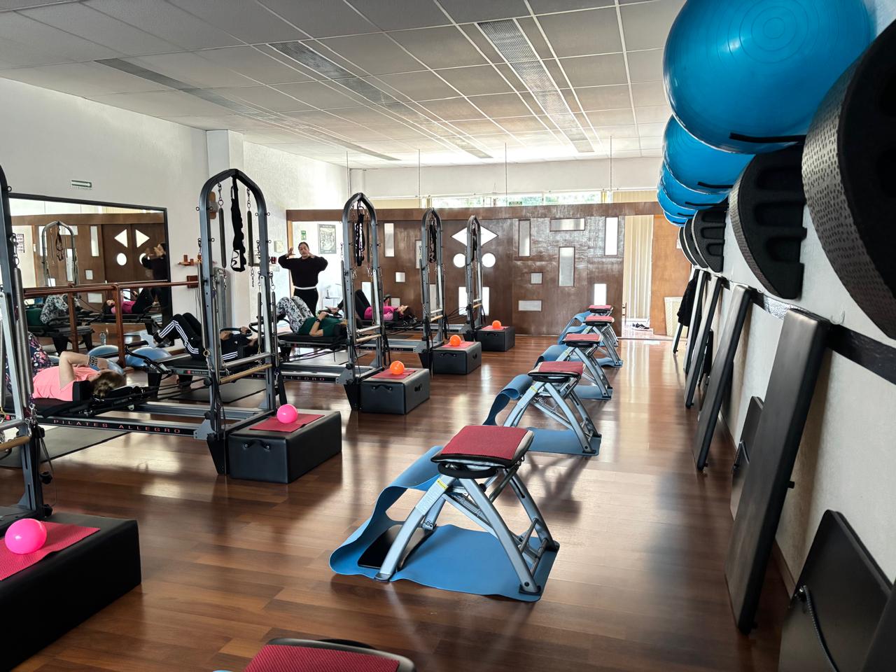 Vista completa del estudio equipado