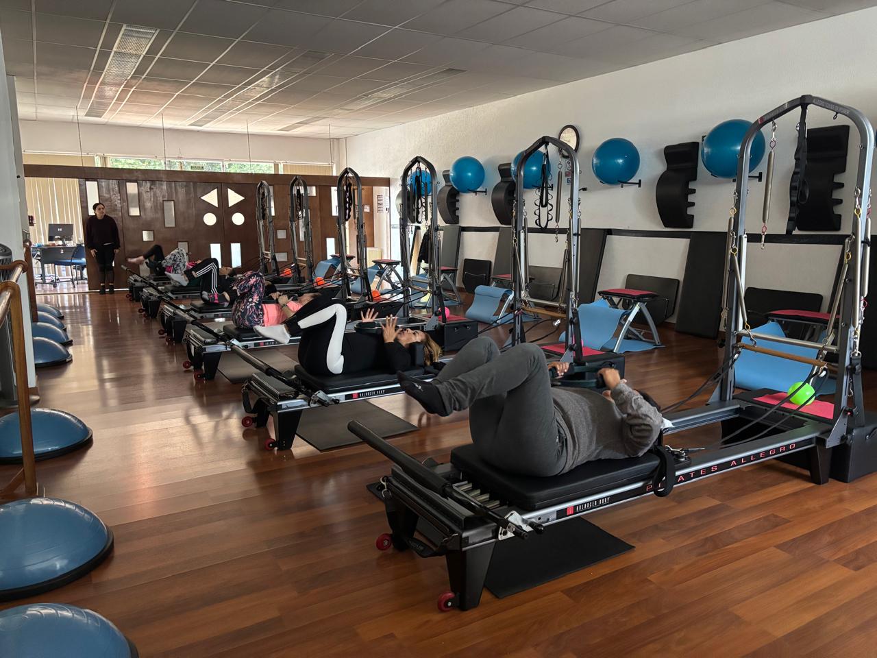 Clase grupal en acción